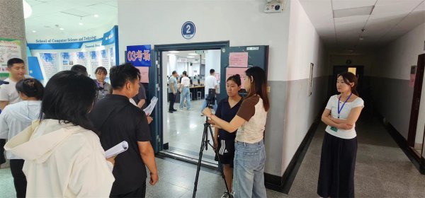 东营成人高考考试报名现场实景